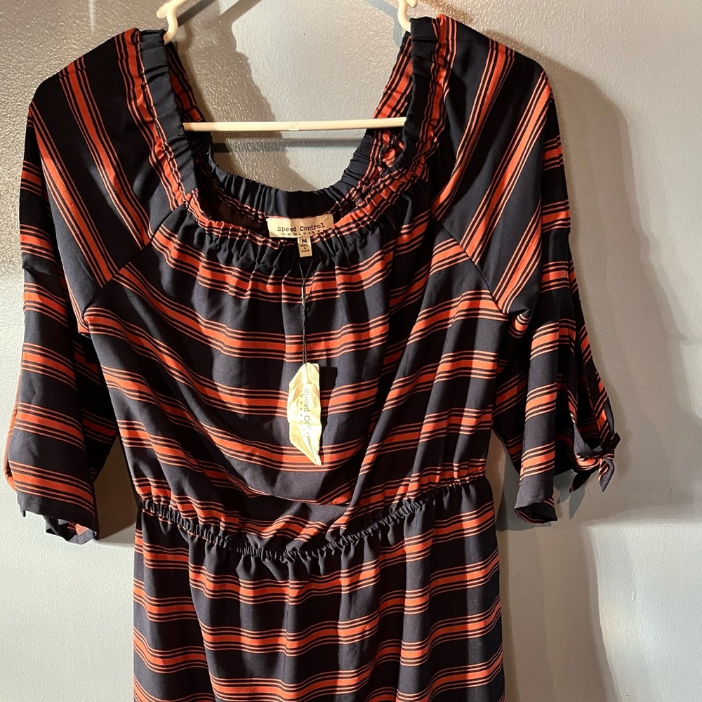 NWT beautiful dress by Speed Control ——-size medium—-
💙🧡💙Blue/coral color💙🧡💙
